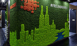 Köln Branding imm cologne, Freund Messestand, drei Farben Evergreen Premium Moos, Skyline