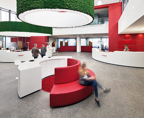 Akustisch wirksame Lampenschirme mit Evergreen Moos Standard, Geschäftsräume Sparkasse