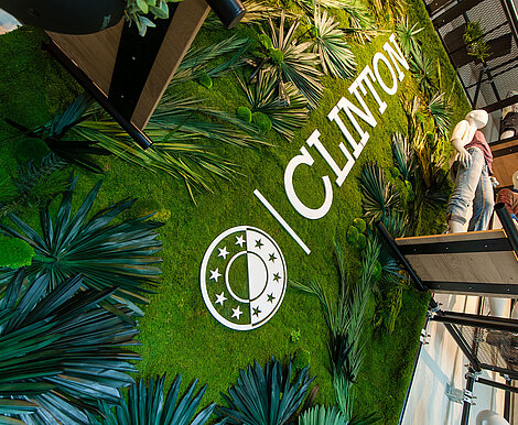 Mooswand mit Logo aus Freund Moos Greenwood Extra Plus für CLINTON Europazentrale