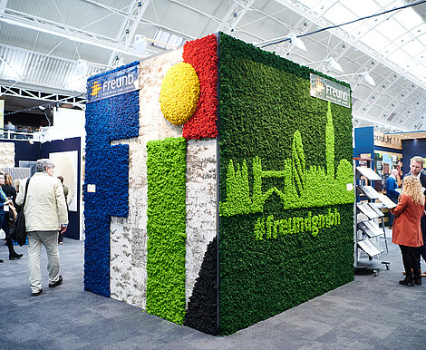 Evergreen Moos Premium Sonderform, Mooswand Moosskyline London, Surface Design Show 2019, Freund GmbH Messestand