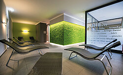Apple green Evergreen Premium moss wall, relaxation room, Fitcenter Hallein