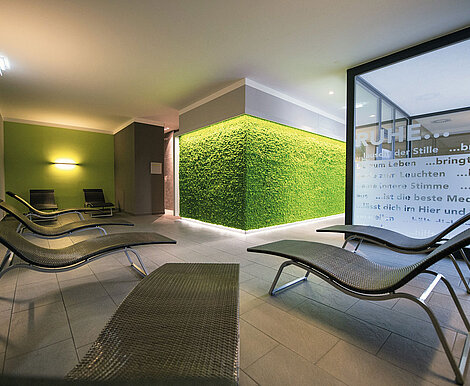 Apple green Evergreen Premium moss wall, relaxation room, Fitcenter Hallein