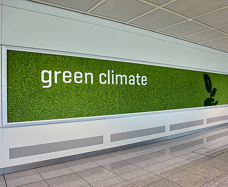 Mooswände / Moosbilder am Flughafen München, mit Brandschutz Freund Evergreen Premium Mooswände am Flughafen München